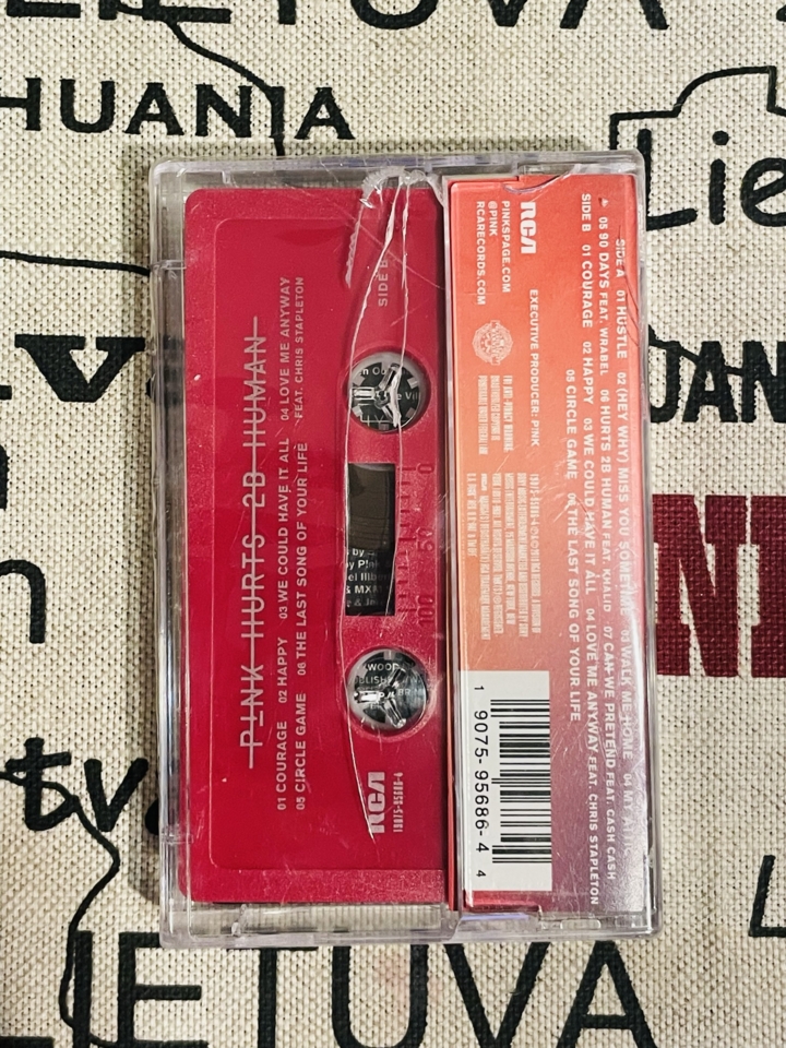 Pink – Hurts 2B Human MC (Limited Edition Cassette, įskilęs dėkliukas)