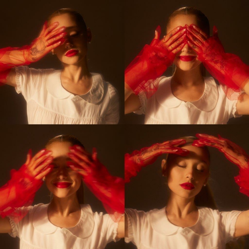 Vinilinė plokštelė - Ariana Grande - Eternal Sunshine 1LP (Translucent Ruby Red Coloured, Alternate Cover)